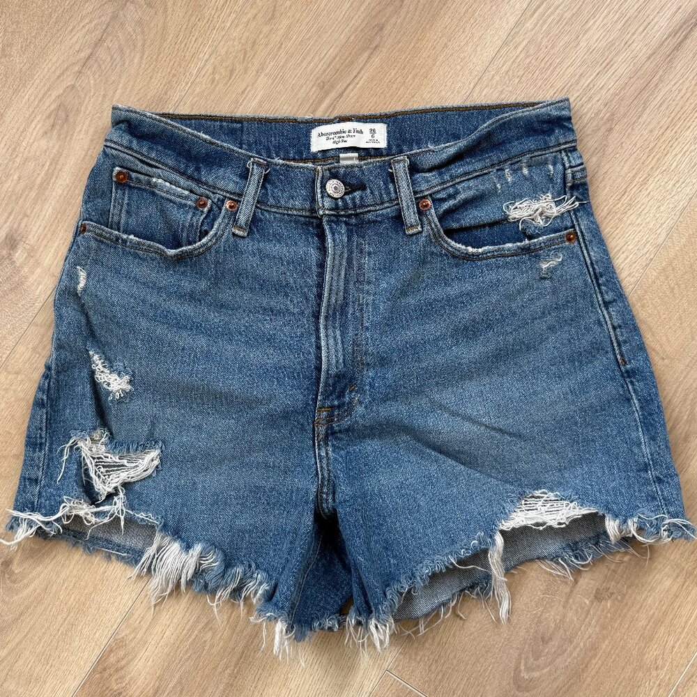 Abercrombie & Fitch Curve Love High Rise 4" Mom Short